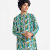 Teen boy's slim fitted panjabi in printed cotton fabric. Mandarin collar with metal buttons placket and inseam pockets.