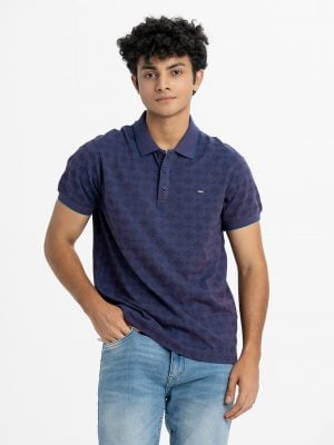 Men's polo shirt in cotton pique fabric. Classic collar, short sleeves and a straight-cut hem.