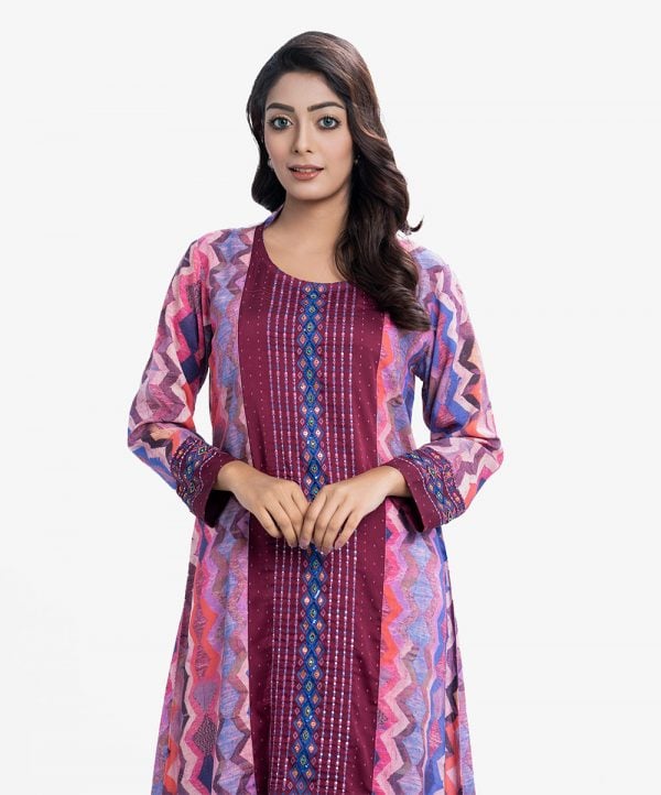 Printed high-low hem style kameez in blended viscose fabric. High neck, full sleeves. Karchupi at the front and sleeves.