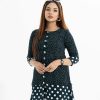Women's shirt style tunic in polka printed georgette fabric. Round neck and three-quarter sleeves and front buttons opening.