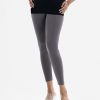 Women's leggings in stretchable cotton knit fabric. Concealed elasticated waistline and all over printed.