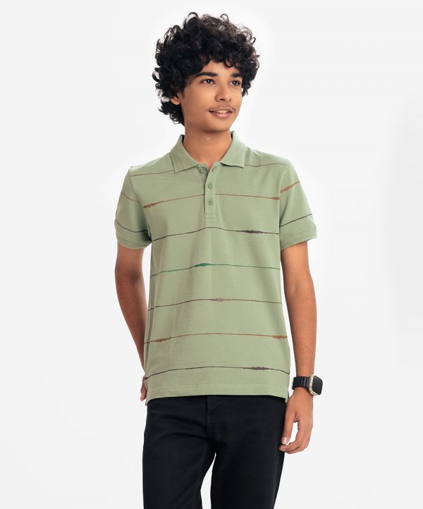 Teen boy's stripe printed polo shirt in stretched cotton knit fabric. Classic collar, short sleeves and a straight-cut hem.