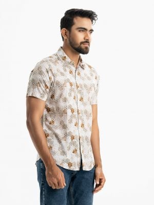 Men's Short Sleeve casual printed shirt in cotton fabric. Classic collar and short sleeves. Button fastening at the front.