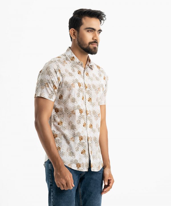 Men's Short Sleeve casual printed shirt in cotton fabric. Classic collar and short sleeves. Button fastening at the front.