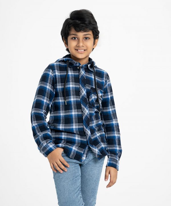Kids Boy Long Sleeve Hoodie Shirt in flannel fabric. Classic collar with hoodie. Button fastening and a pocket.