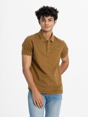 Men's polo shirt in cotton pique fabric. Classic collar, short sleeves and a straight-cut hem.