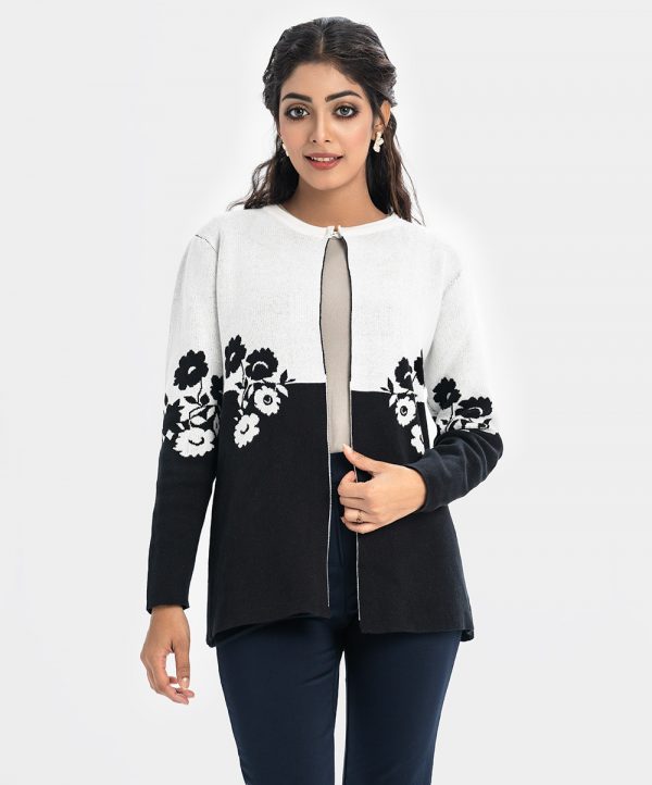 Women's floral pattarn single button open front sweater in viscose knit fabric. Round neck, full sleeves.