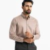 Men's long-sleeved formal shirt in Cotton fabric. Classic collar, adjustable buttons at cuffs.and button fastening.