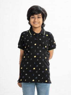 Kid boys Polo Shirt in cotton pique fabric. Classic collar, short sleeves and all-over printed.
