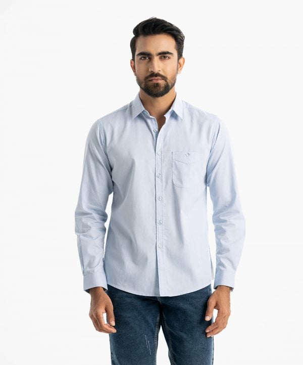 Men's casual long sleeve casual shirt in cotton fabric. Classic collar, button fastening and a pocket at the front.