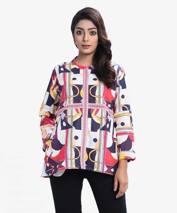 Women's printed jacket in cotton fabric. Stand collar, full-sleeved. Hidden button placket and two sides pocket at side.