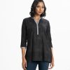 Woman's geometric printed A-line tunic in viscose fabric. Three-quarter sleeves, mandarin collar with line stitching.