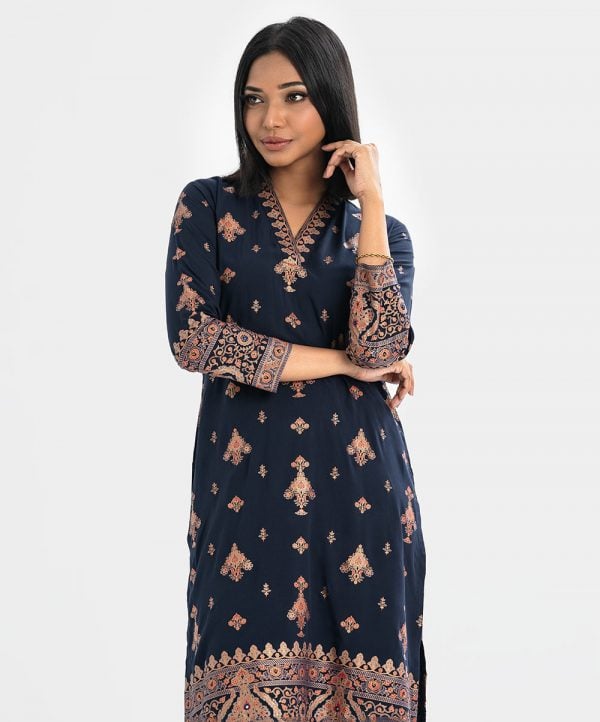 Women's ethnic printed straight kameez in viscose fabric. V-neck, full sleeves. Karchupi at sleeves cuff and front hemline.