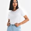 Women's knit tops in cotton lycra fabric. Round neck, short-sleeved.