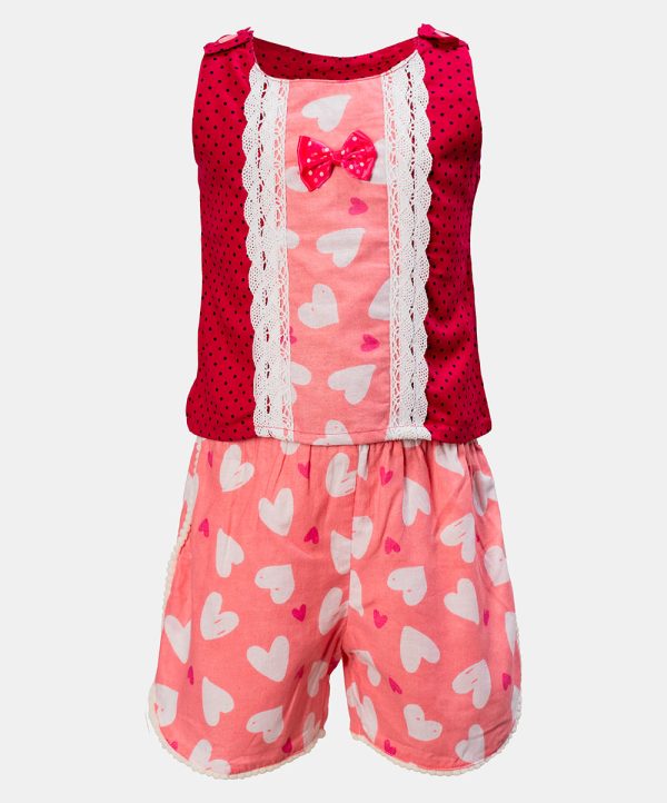 Newborn baby girl's bottom tops set in cotton fabric. Round neck, sleeveless. Lacework and bow at front of the top and design short pants.