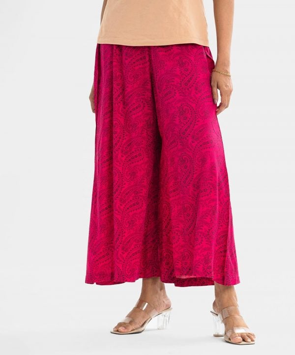 Women's all-over printed skirt palazzo in viscose fabric. Concealed elasticated waistline.