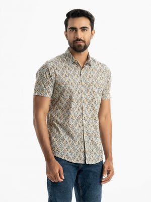 Men's Short Sleeve casual printed shirt in cotton fabric. Classic collar and short sleeves and button fastening at the front.