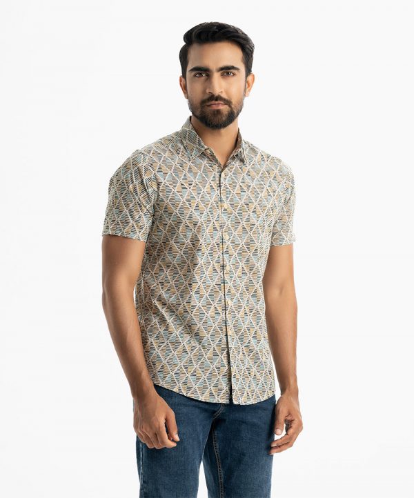 Men's Short Sleeve casual printed shirt in cotton fabric. Classic collar and short sleeves and button fastening at the front.