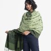 Women's shawl in viscose fabric. Contrast border with fringe trims.