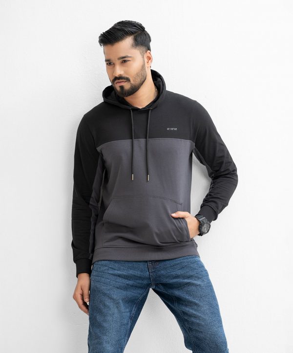 Men's hoodie sweatshirt in french terry fabric. Long-sleeved with two side pockets.