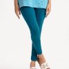 Teen girl's all-over printed leggings in cotton knit fabric. Concealed elasticated waistline.
