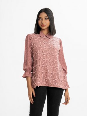 Women's Top in georgette fabric. Classic collar, long puff sleeved.