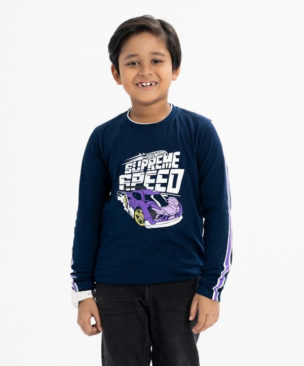 Kid boy's t-shirt in cotton single jersey fabric. Full sleeves with stripe print and round neck. Racing print at front.