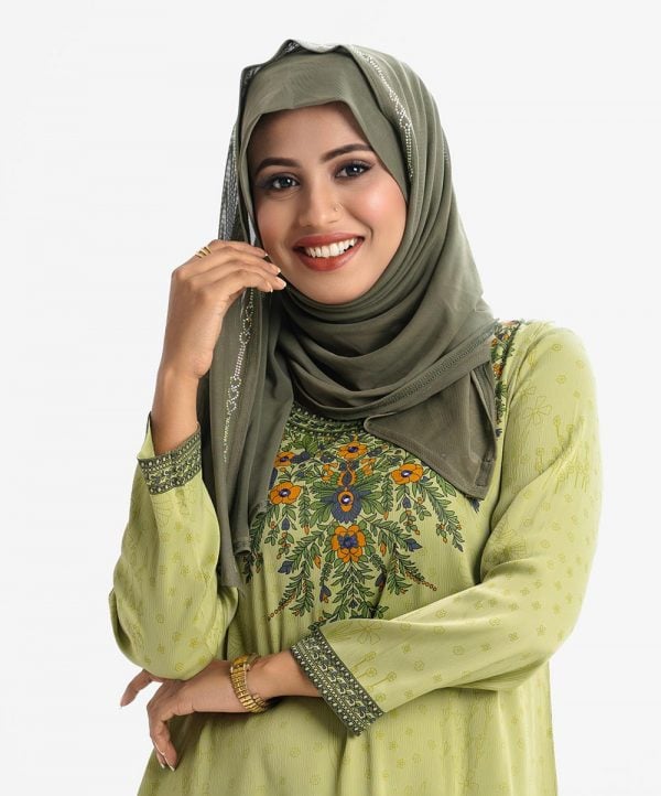 Women's hijab in georgette fabric. Intricate beads at the hemline.