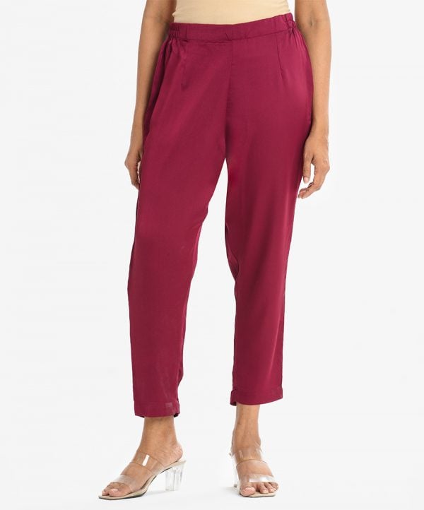 Women's palazzo in crepe fabric. Concealed elasticated waistline.