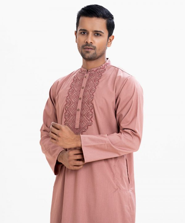 Men's slim-fitted panjabi in textured cotton fabric. Embroidery at mandarin collar with metal buttons on the placket.