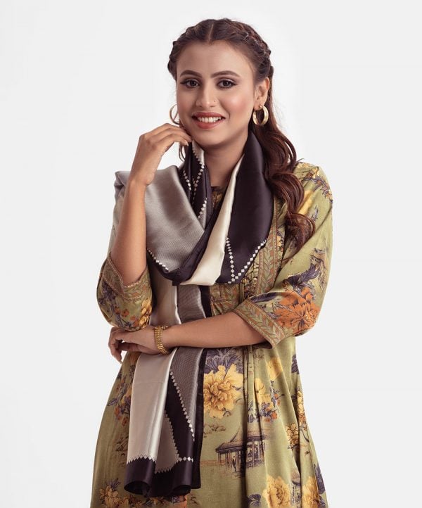Women's printed scarf in art silk fabric.