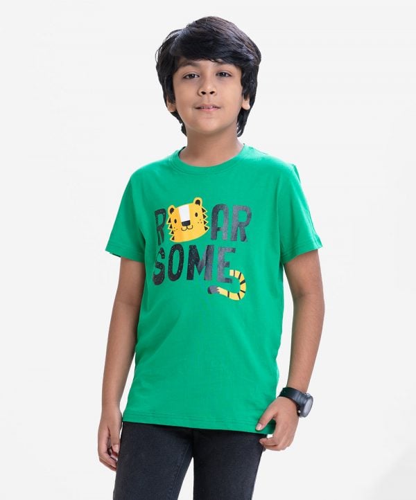 Kid boys t-shirt in cotton single jersey fabric. Crew neck, short sleeves. Typographic print on the chest.