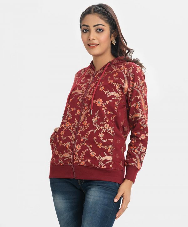 Women's printed hoodie sweat shirt in french terry fabric.. Adjustable drawstring at hood. Full sleeves with kangaroo pockets and zipper opening at the front..