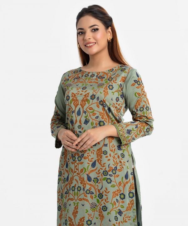 Women's floral printed straight kameez in crepe fabric. Round neck, full sleeves. Karchupi at the front.