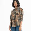 Ladies' shirt in printed georgette fabric. Stand collar, bishop sleeves. Dimond pin-tuck at front.