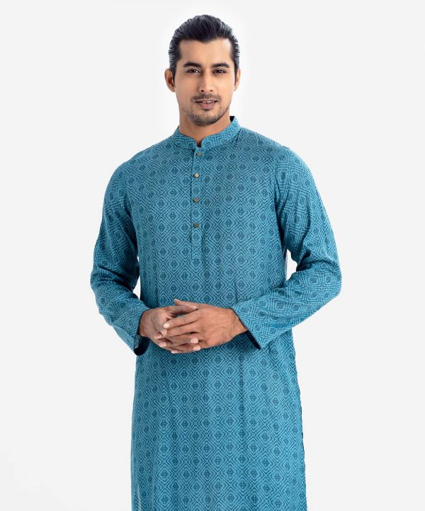 Men's slim fitted panjabi in cotton fabric. Mandarin collar with inseam pockets.