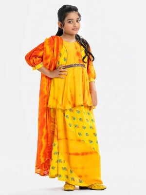 Kid girls tie-dye printed ghagra choli set in viscose fabric. Bishop sleeves, round neck and karchupi at the front on top. A tie-dye chiffon dupatta with a paneled skirt.
