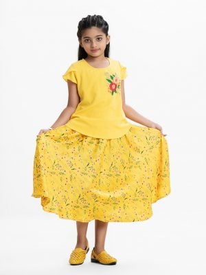 Kid girl's woven set in georgette fabric with viscose inner. Cap sleeves, flower design karchupi at the front. Comes with a concealed elasticated with two pockets floral printed skirt.