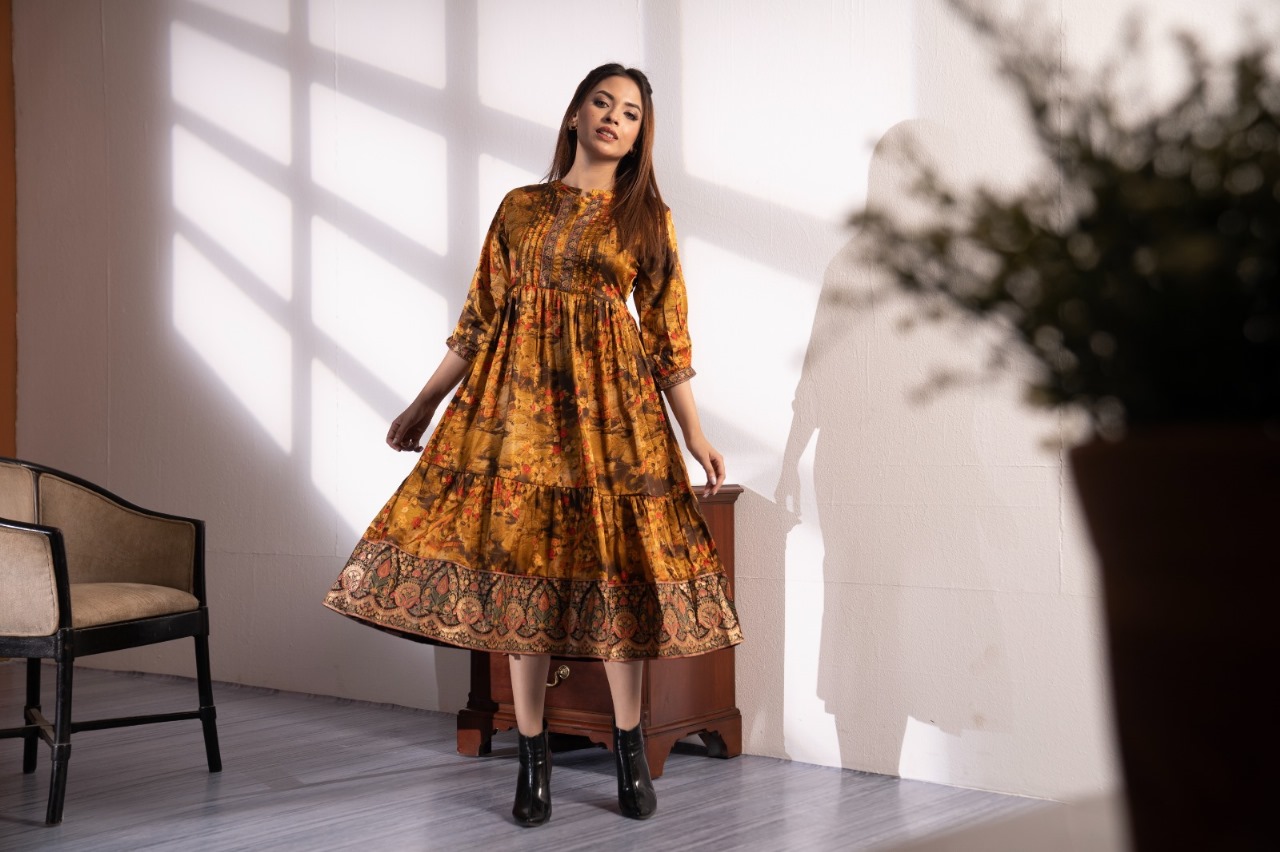 Multi-color Dress Is Universal Choice For Every Wardrobe 