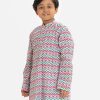 Kid boys panjabi in printed cotton fabric. Mandarin collar and inseam pockets.