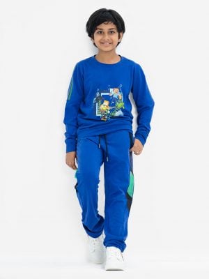 Kids boys track pant in interlock fabric. Concealed elasticated waistline with drawstring cord. Two side pockets with high lighter and a back pocket.