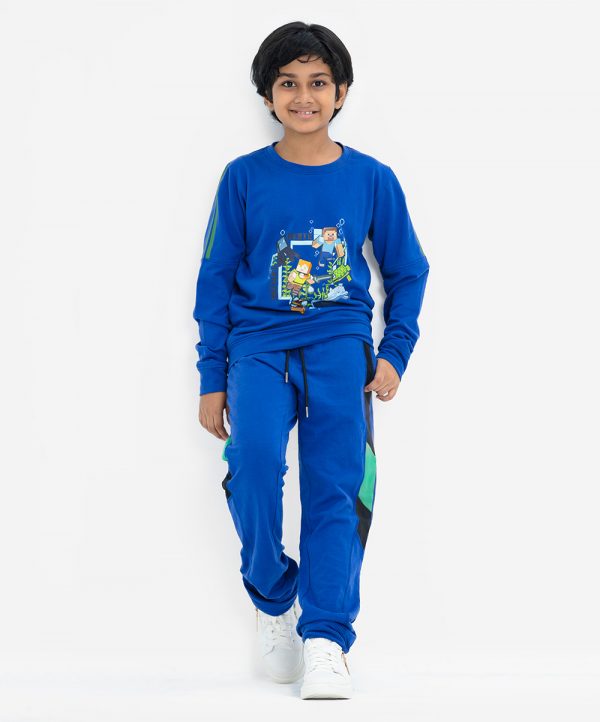 Kids boys track pant in interlock fabric. Concealed elasticated waistline with drawstring cord. Two side pockets with high lighter and a back pocket.