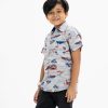 Kid boys short-sleeved casual shirt in printed cotton fabric. Classic collar and a chest pocket.