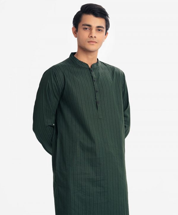 Men's semi fitted panjabi in Jacquard fabric. Mandarin collar and inseam pockets.