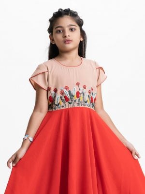 Kid girls elongated hem frock in georgette fabric with viscose inner. Cap sleeves, round neck. Karchupi at the front with tie-cord waist belt.