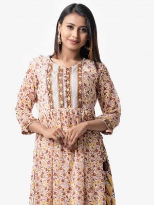 Women's layer style long tunic from upper in printed georgette fabric and full inner in printed viscose fabric. Pleat waist with both side tassel cords.