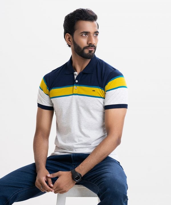 Men's mercerized stripes polo shirt in stretched cotton knit fabric. Classic collar, short sleeves and a straight-cut hem.