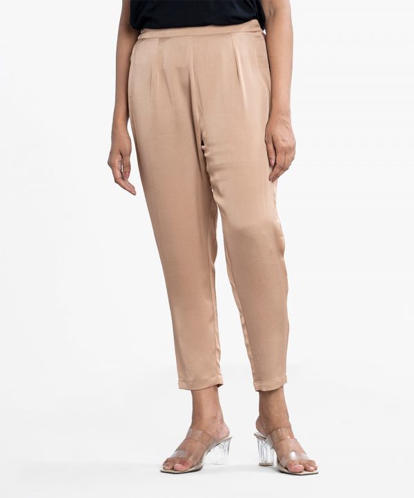 Women's pant pajamas in crepe fabric. Concealed elasticated waistline with side hook and hidden zipper.