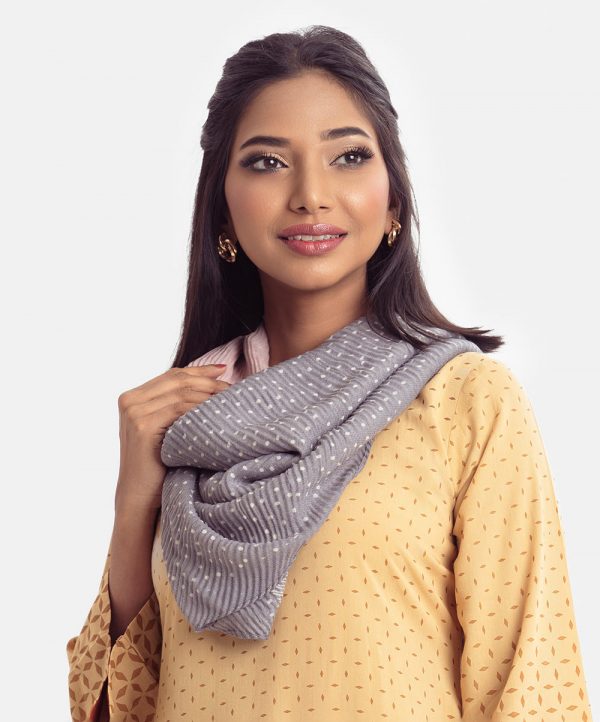 Women's printed scarf in blended cotton fabric.