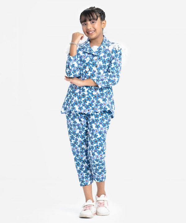 Kids girls woven set in printed georgette fabric. Lapel collar. long-sleeved. Button fastening at the front and a printed pant.